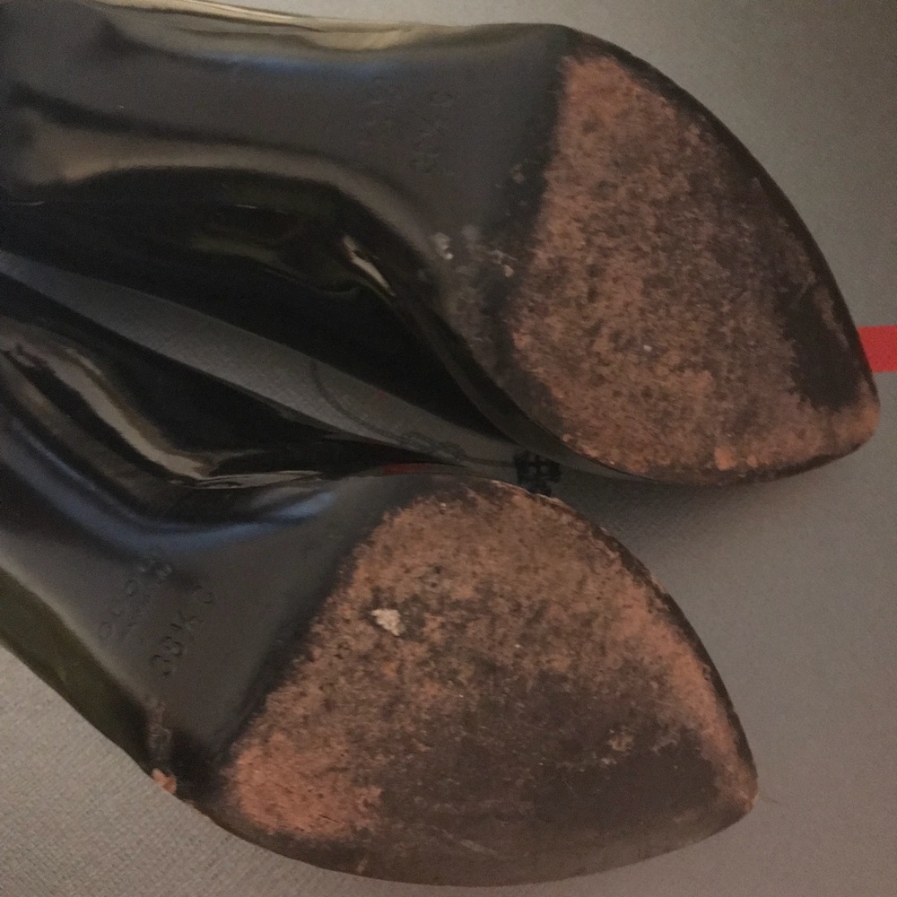 AUTHENTIC GUCCI GOLD POINTED PUMPS( final price) - Picture 7 of 8